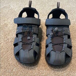 Men’s Teva Forebay water sandal - like new!